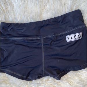 FLEO Grey shorts small